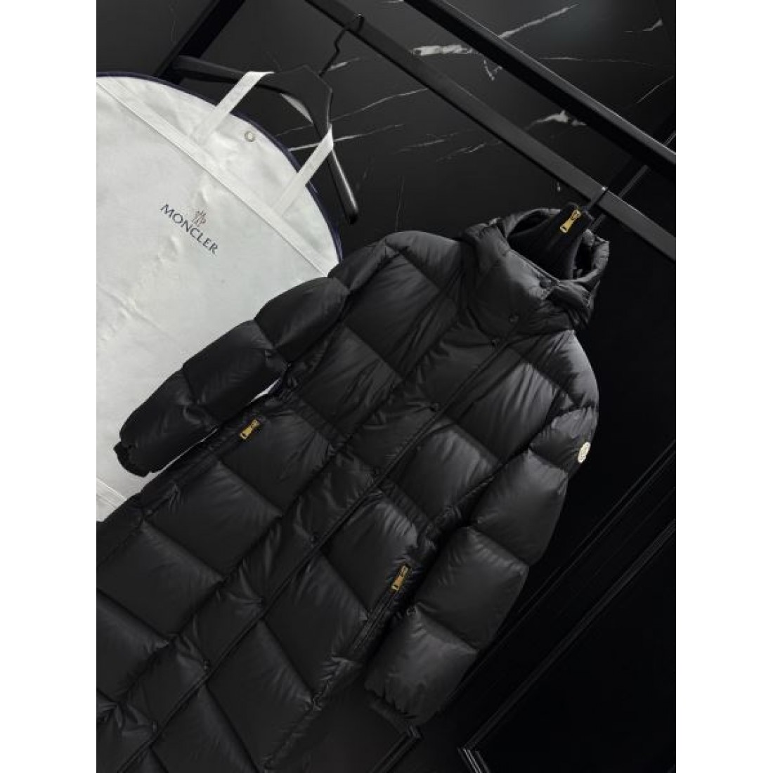 光沢感 高耐久 エレガント モンクレール MONCLER コピー ダウンジャケット 人気モデル