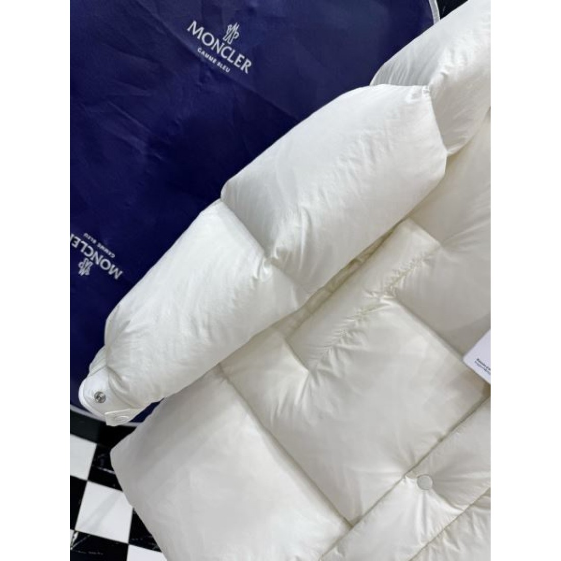 機能的 シンプル 大人向け モンクレール MONCLER コピー ダウンジャケット 限定モデル