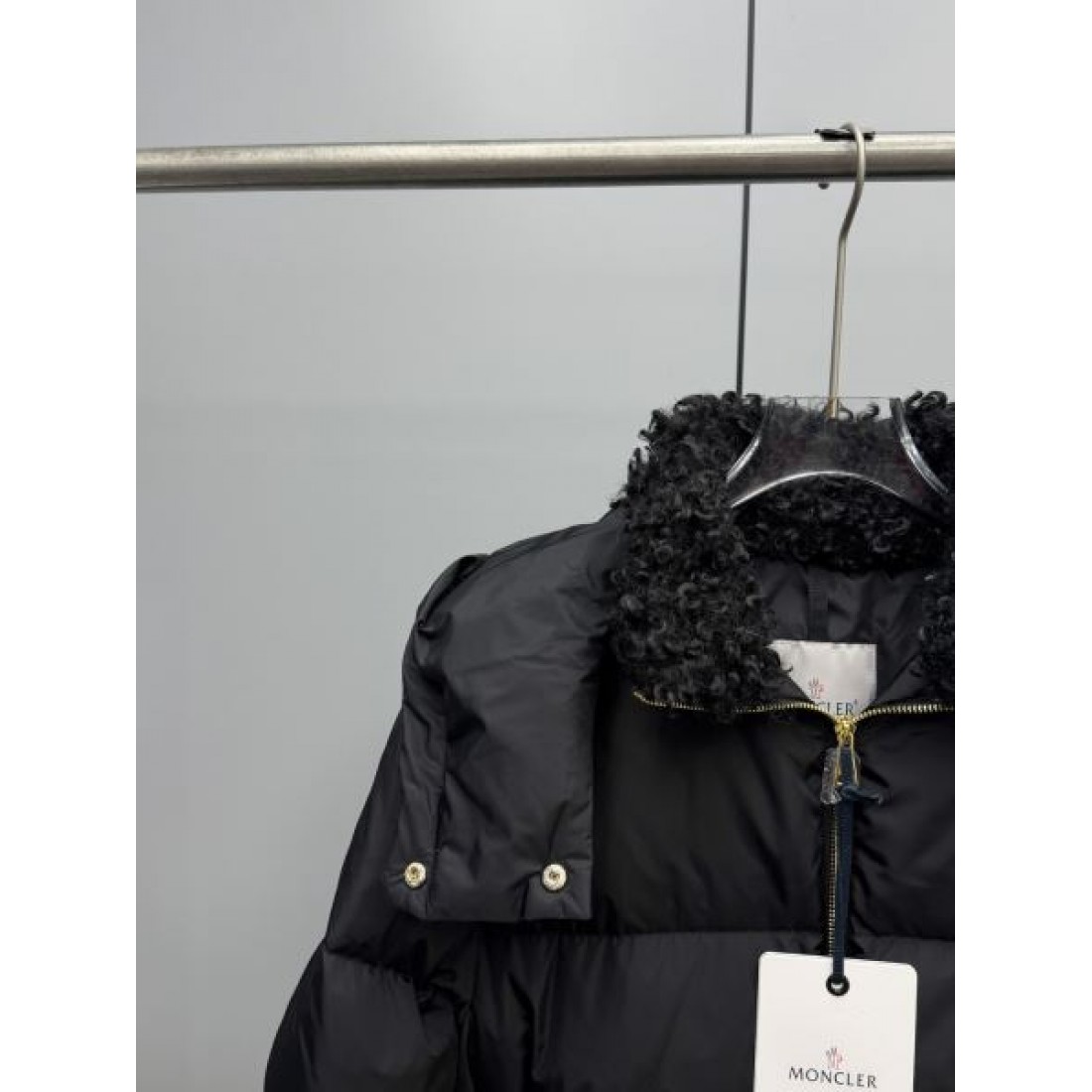 上品 圧倒的 人気急上昇 モンクレール MONCLER コピー ダウンジャケット 最新型