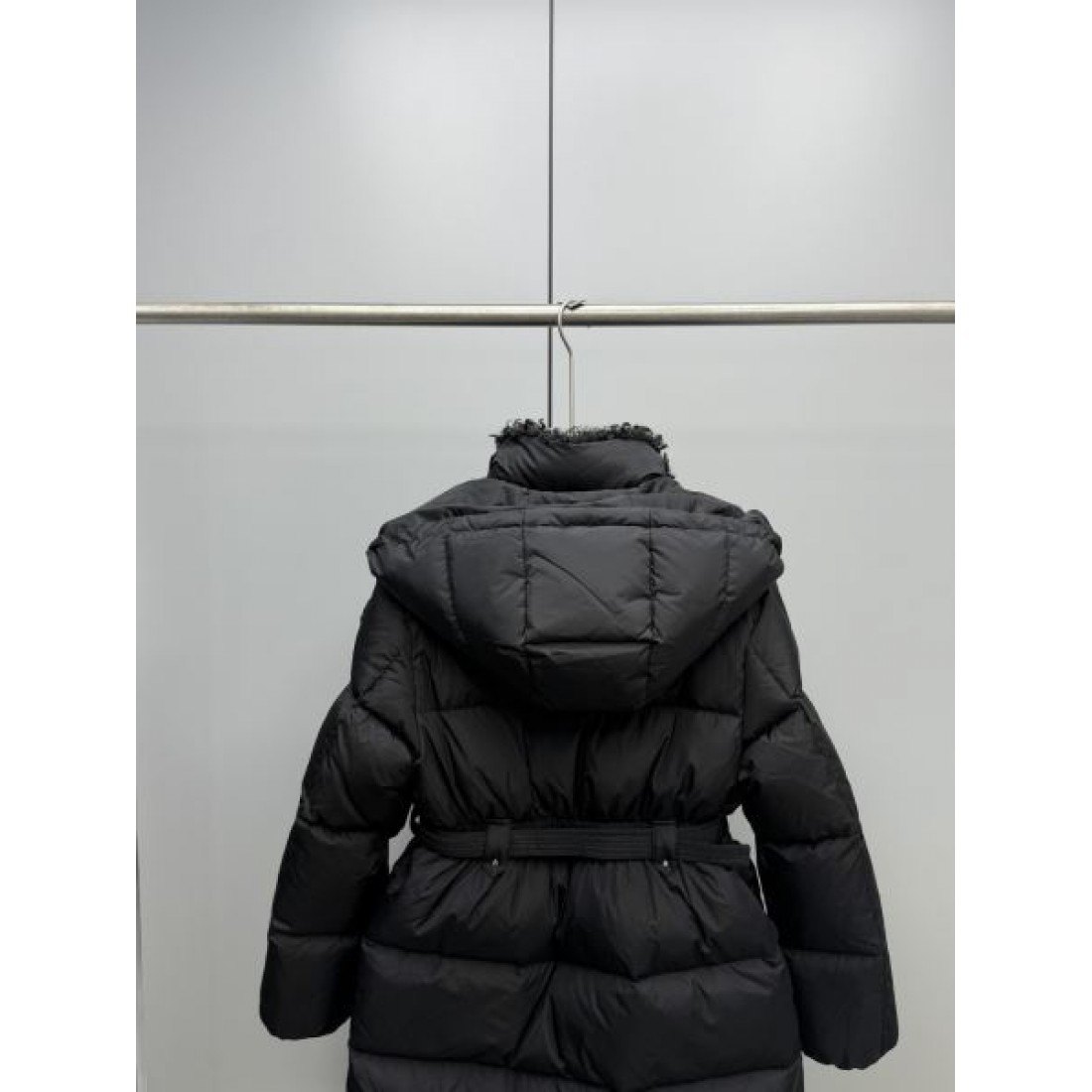 上品 圧倒的 人気急上昇 モンクレール MONCLER コピー ダウンジャケット 最新型