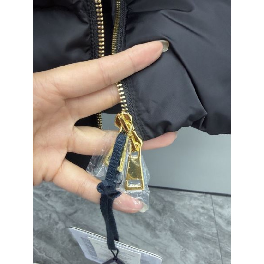 上品 圧倒的 人気急上昇 モンクレール MONCLER コピー ダウンジャケット 最新型