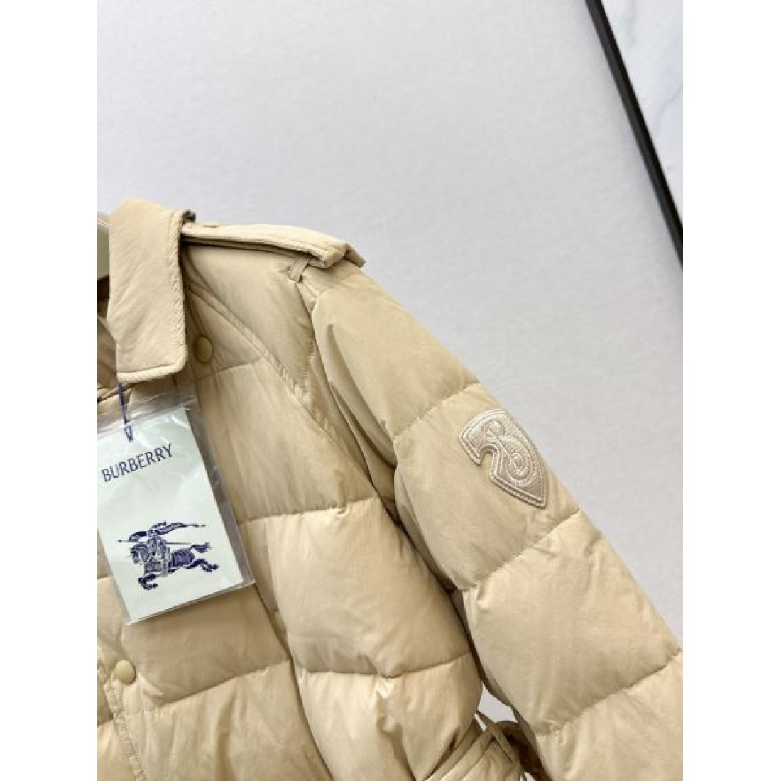 上質 クラシック バーバリー BURBERRY コピー ダウンジャケット 洗練 モダン