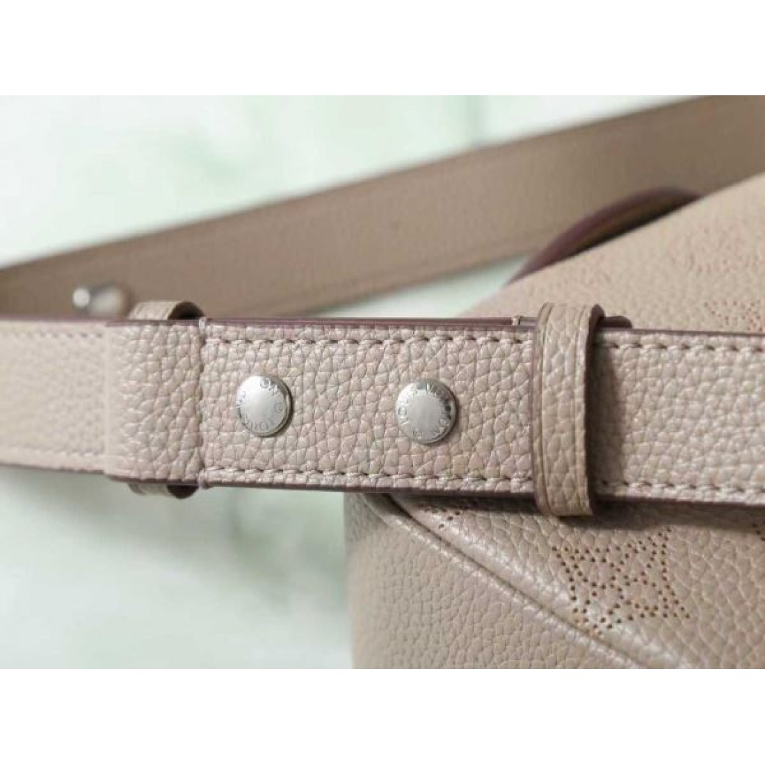 きれいめで 大人っぽい ルイヴィトン LOUIS VUITTON コピー トートバッグ 上質な 