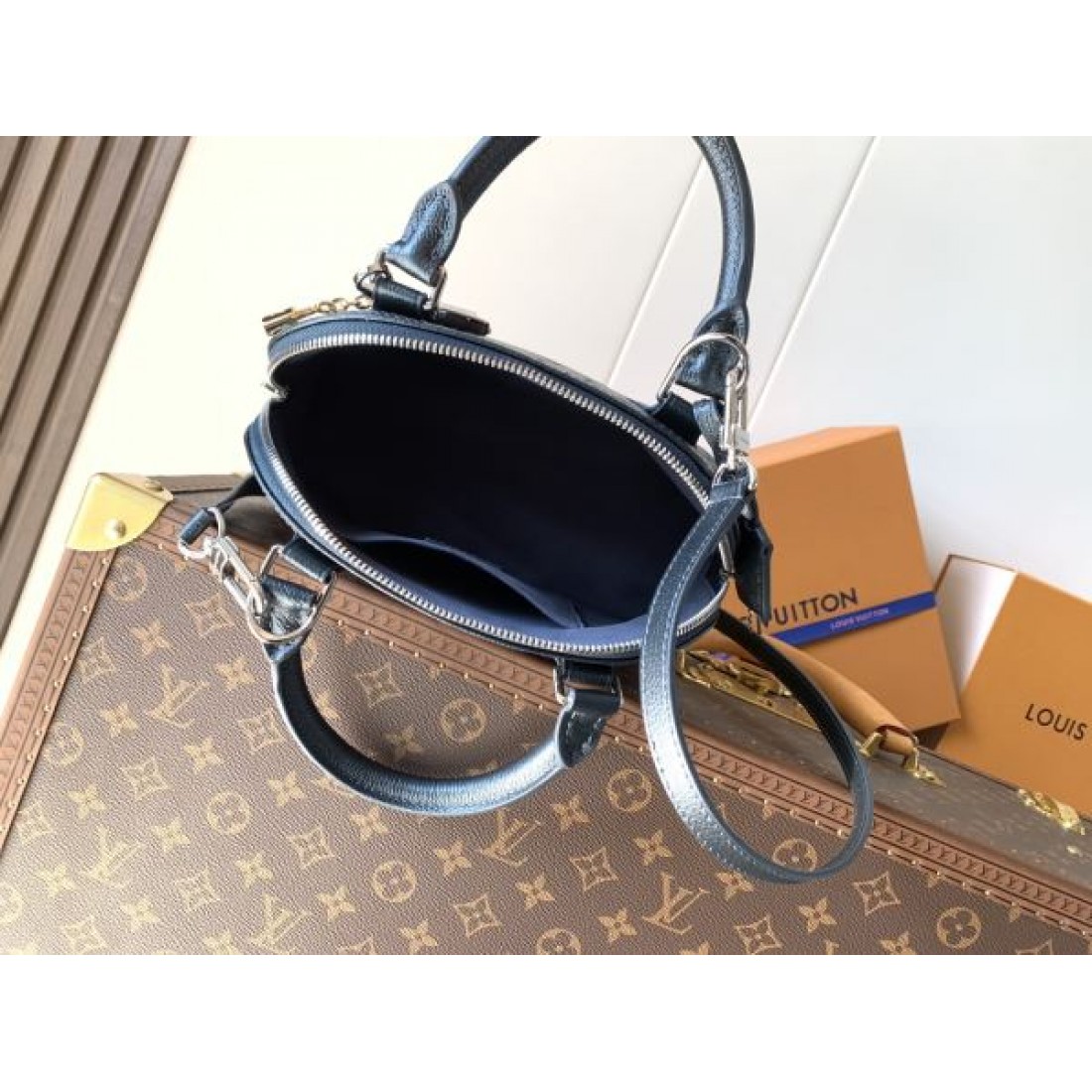 華やかで 上品な ルイヴィトン LOUIS VUITTON コピー トートバッグ 優雅な