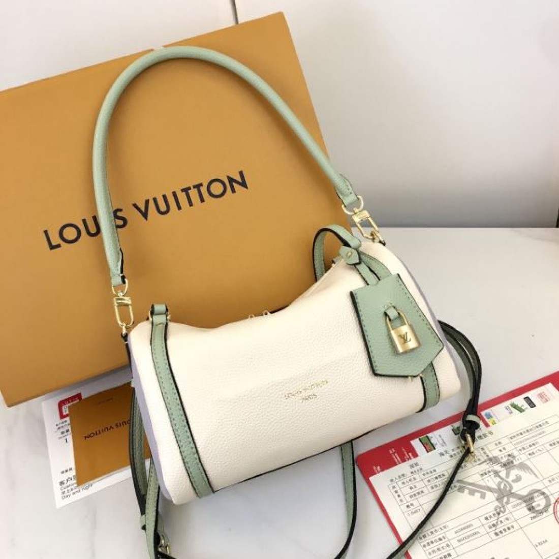 落ち着いた 高級感のある ルイヴィトン LOUIS VUITTON コピー トートバッグ 洗練された