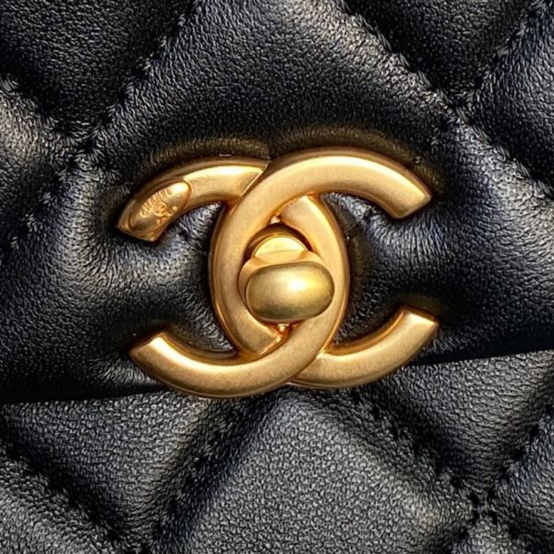 上品で 洗練された シャネル CHANEL コピー ショルダーバッグ 華やかな