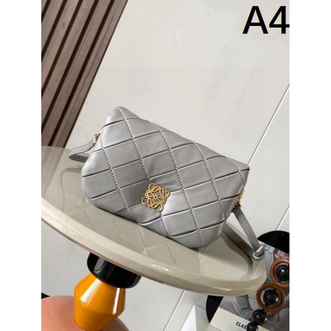  リュクス 落ち着きのある 風格 ロエベ LOEWE コピー ショルダーバッグ 