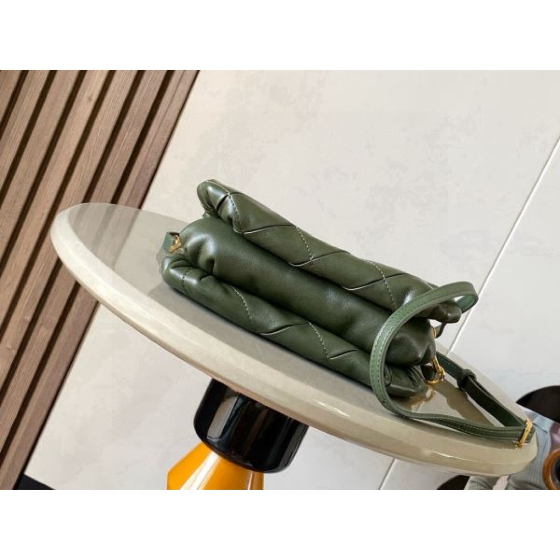  リュクス 落ち着きのある 風格 ロエベ LOEWE コピー ショルダーバッグ 