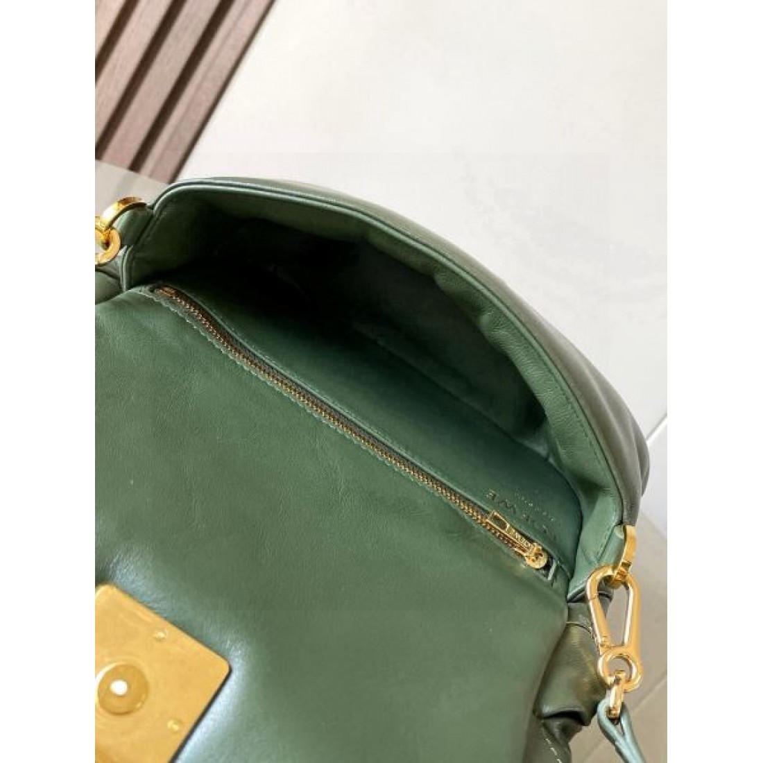  リュクス 落ち着きのある 風格 ロエベ LOEWE コピー ショルダーバッグ 