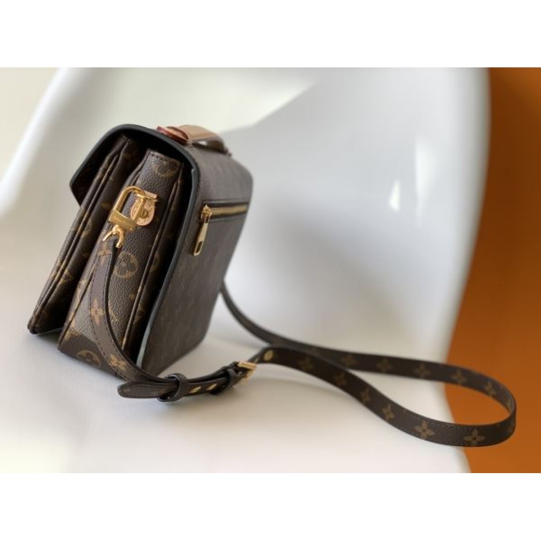 上品 静かな 高貴 ルイヴィトン LOUIS VUITTON コピー ショルダーバッグ 清楚 