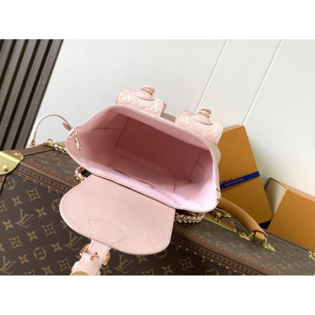 エレガント 高級感 ルイヴィトン LOUIS VUITTON コピー バックパック 洗練 ラグジュアリー