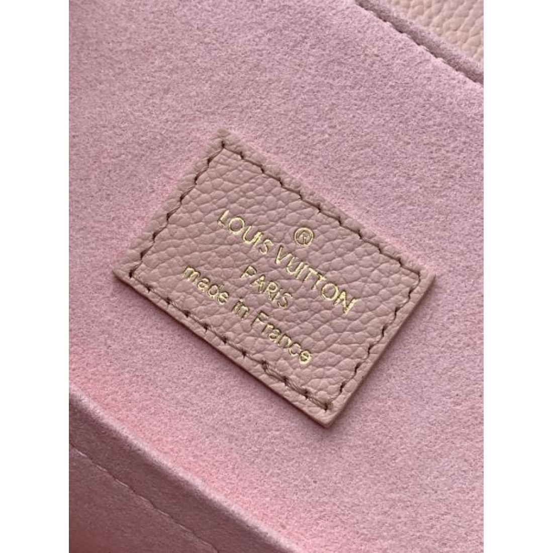 エレガント 高級感 ルイヴィトン LOUIS VUITTON コピー バックパック 洗練 ラグジュアリー