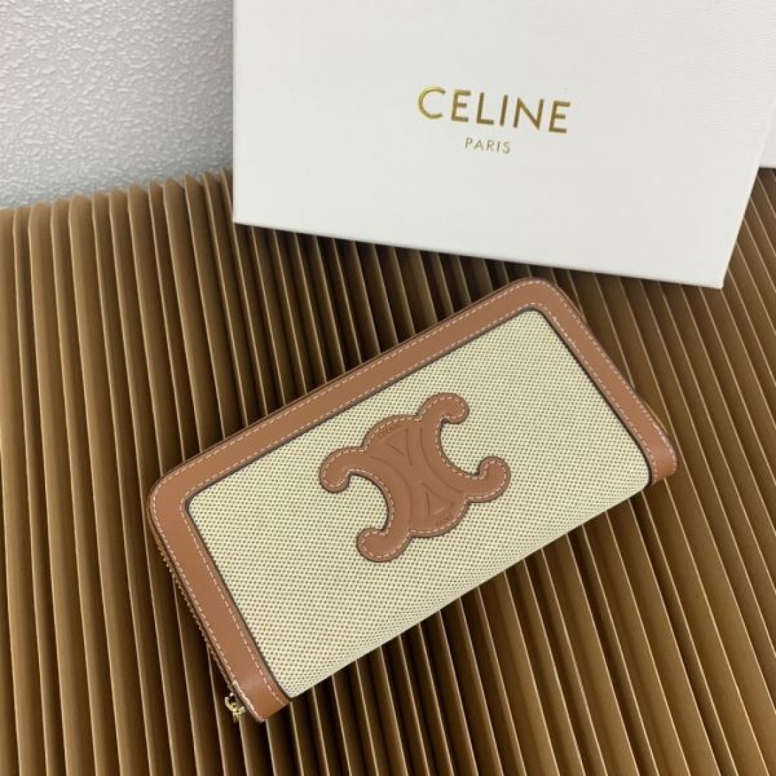 大人可愛い 上品 CELINE セリーヌ コピー 長財布 柔らかい 印象