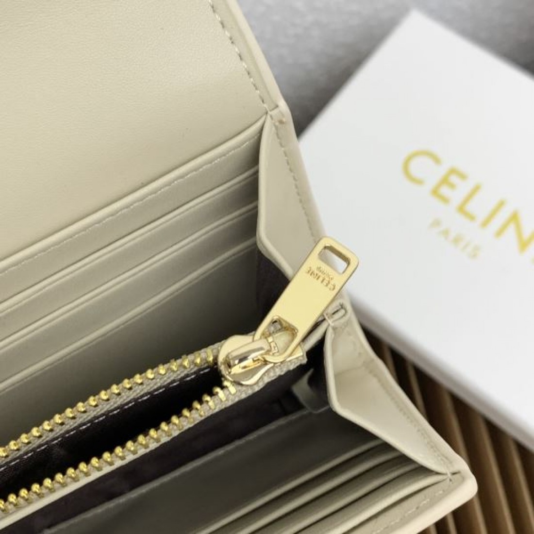都会的 上質 CELINE セリーヌ コピー 長財布 スマート 高級感