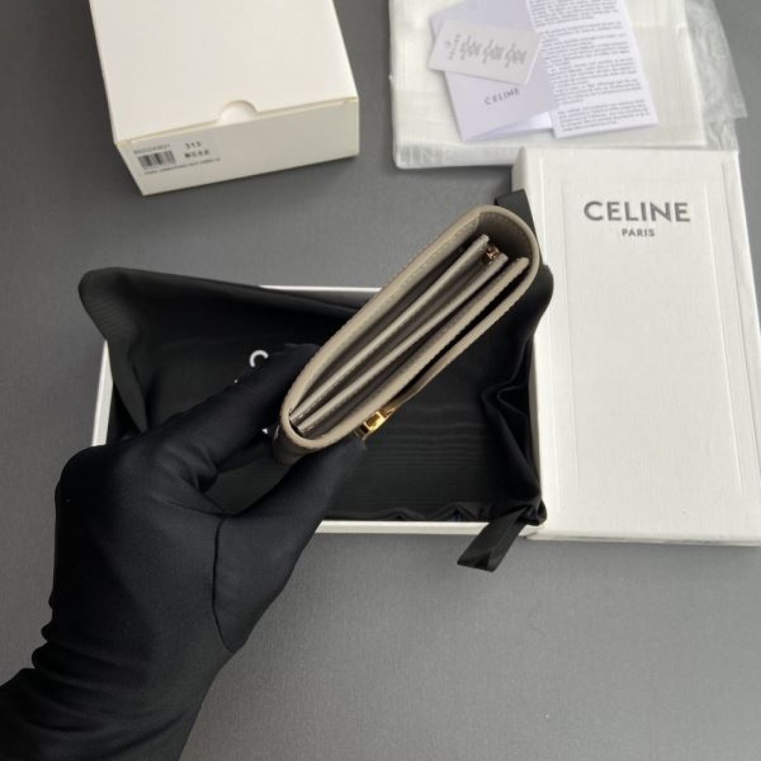  洗練 ミニマル CELINE セリーヌ コピー 長財布 知的 落ち着いた