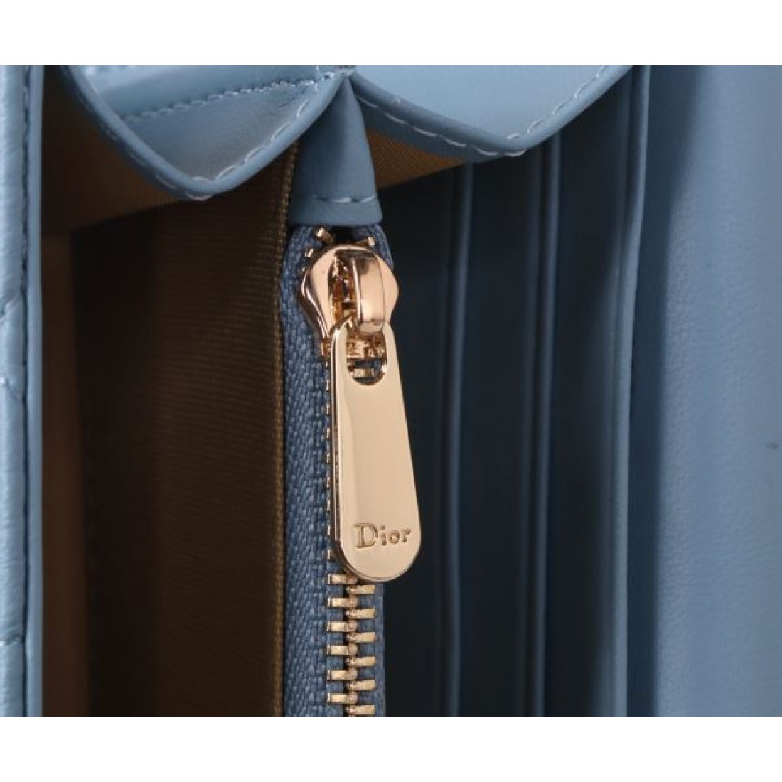 スタイリッシュ 高品質 DIOR ディオール コピー 長財布 洗練された 印象