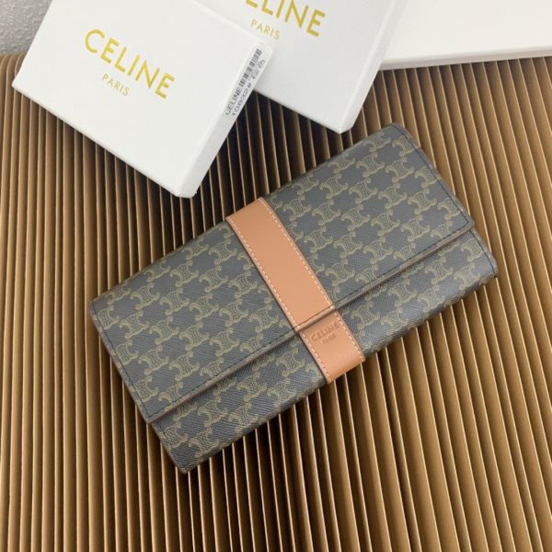 シンプル 上品 CELINE セリーヌ スーパーコピー 長財布 高級感 洗練