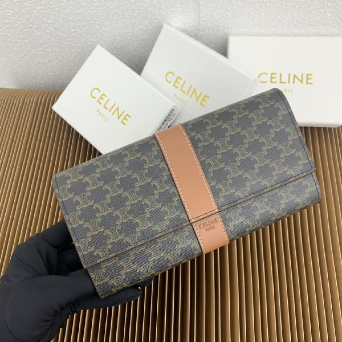 シンプル 上品 CELINE セリーヌ スーパーコピー 長財布 高級感 洗練