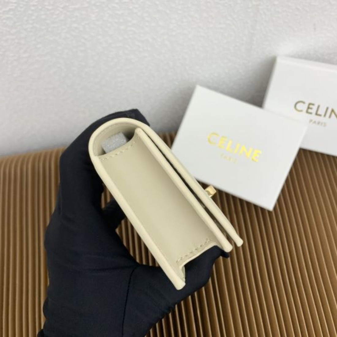  落ち着いた 高級感 CELINE セリーヌ スーパーコピー 財布 シンプル 上質