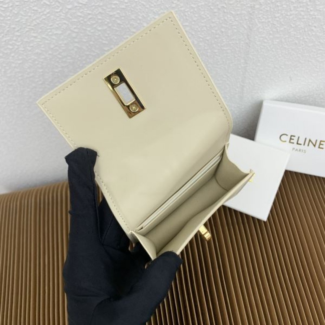  落ち着いた 高級感 CELINE セリーヌ スーパーコピー 財布 シンプル 上質