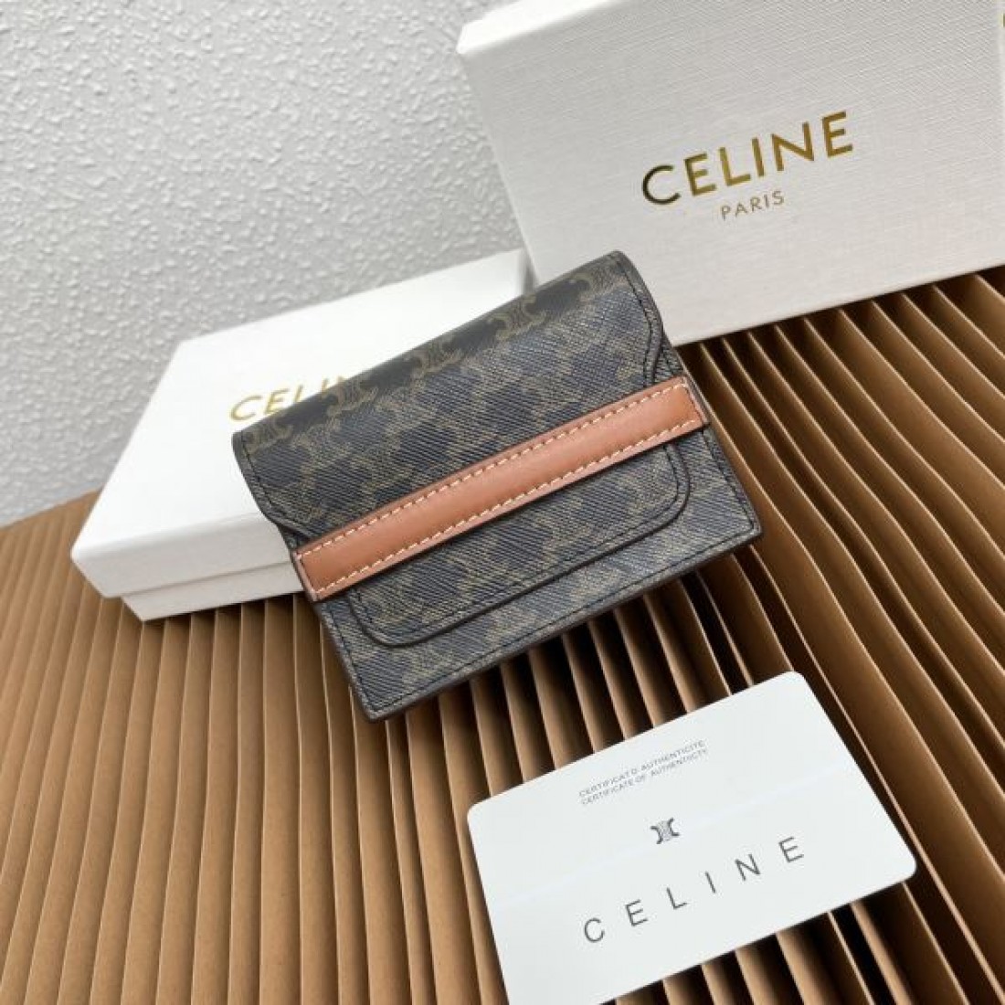  ミニマル 上品 CELINE セリーヌ スーパーコピー 財布 洗練 大人向け