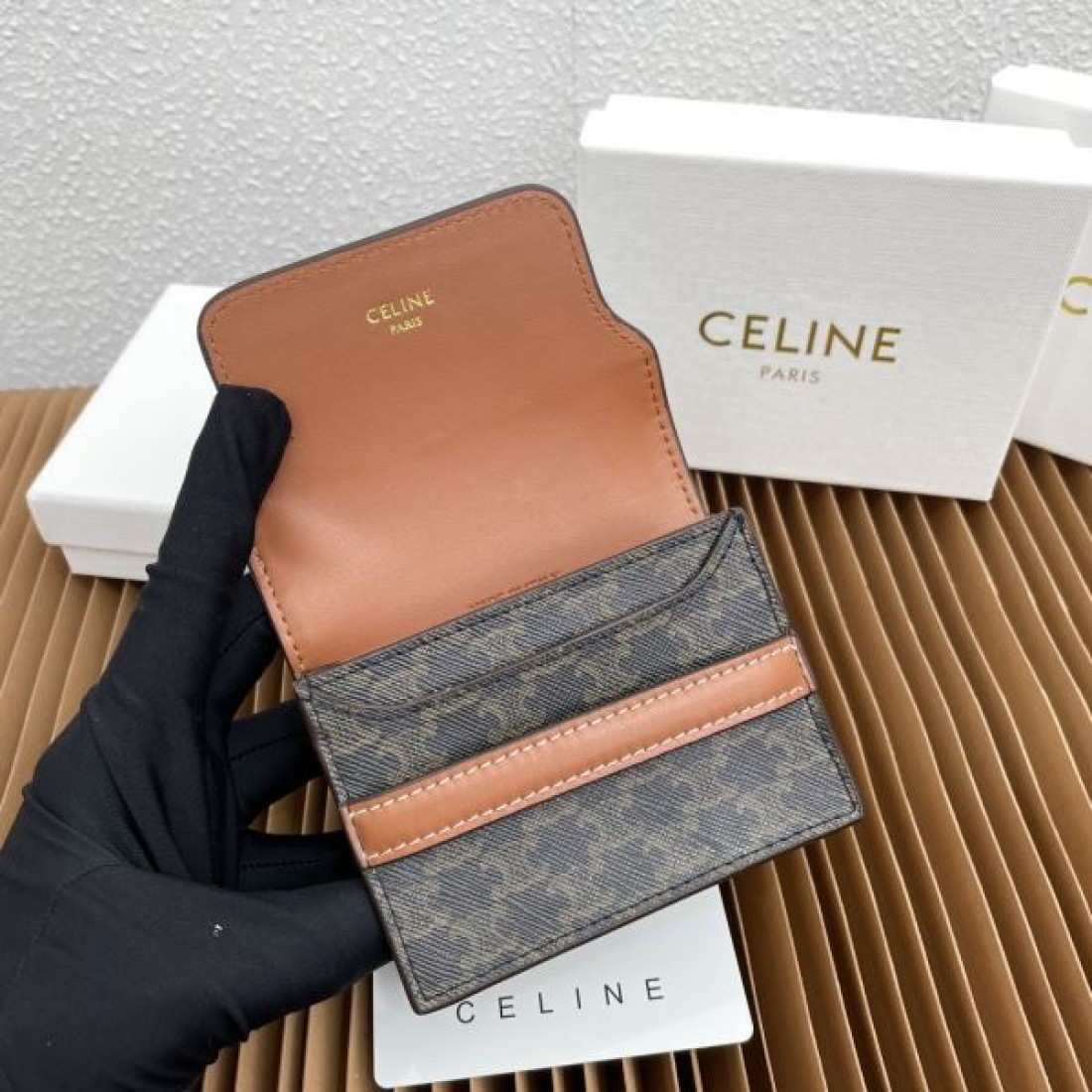  ミニマル 上品 CELINE セリーヌ スーパーコピー 財布 洗練 大人向け