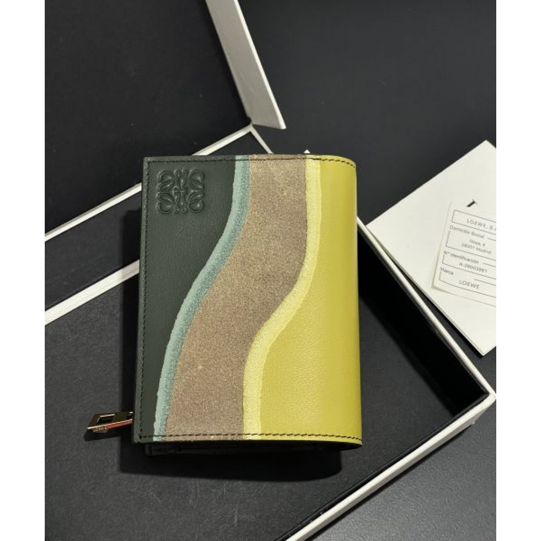 上質 洗練 LOEWE ロエベ スーパーコピー 財布 大人向け エレガント