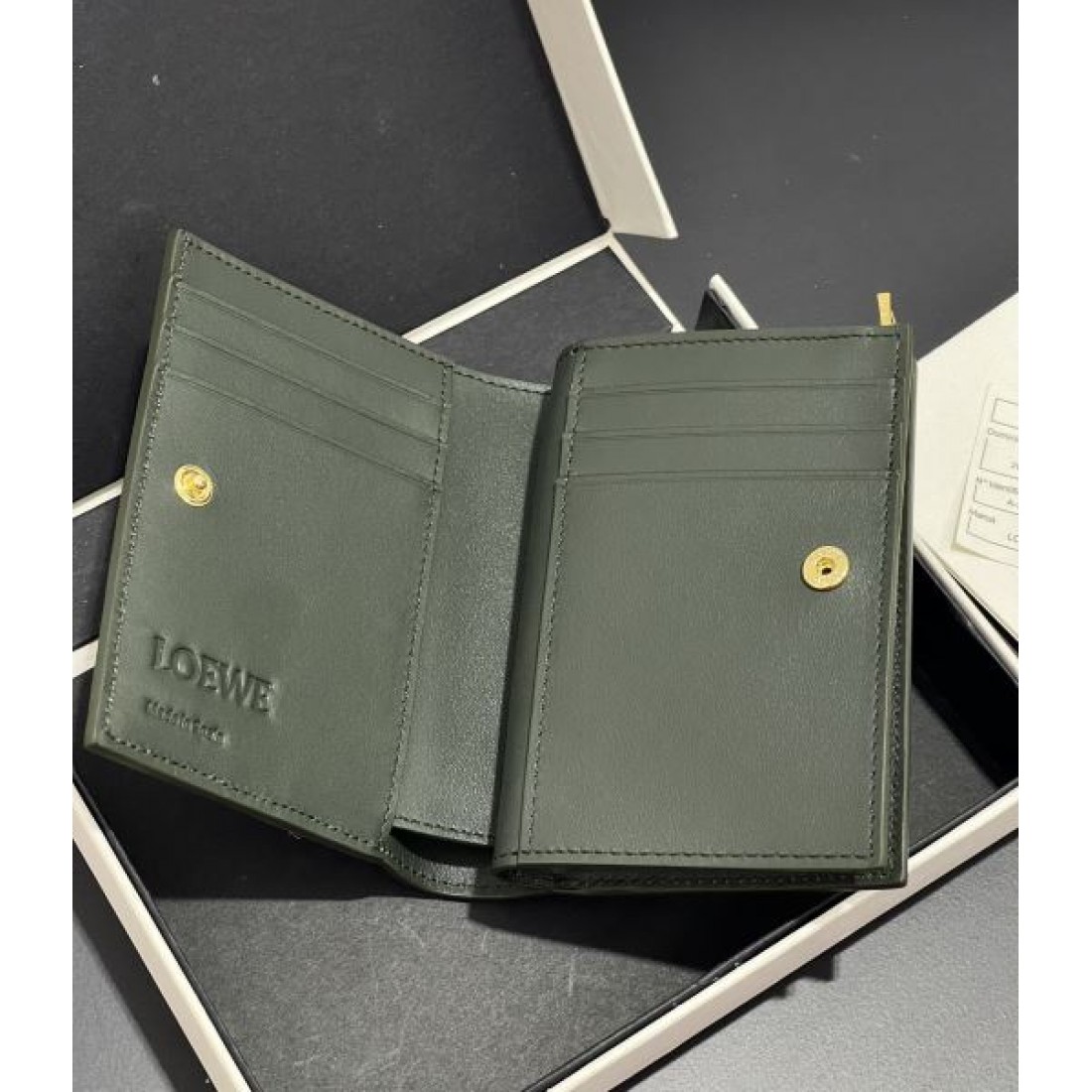 上質 洗練 LOEWE ロエベ スーパーコピー 財布 大人向け エレガント