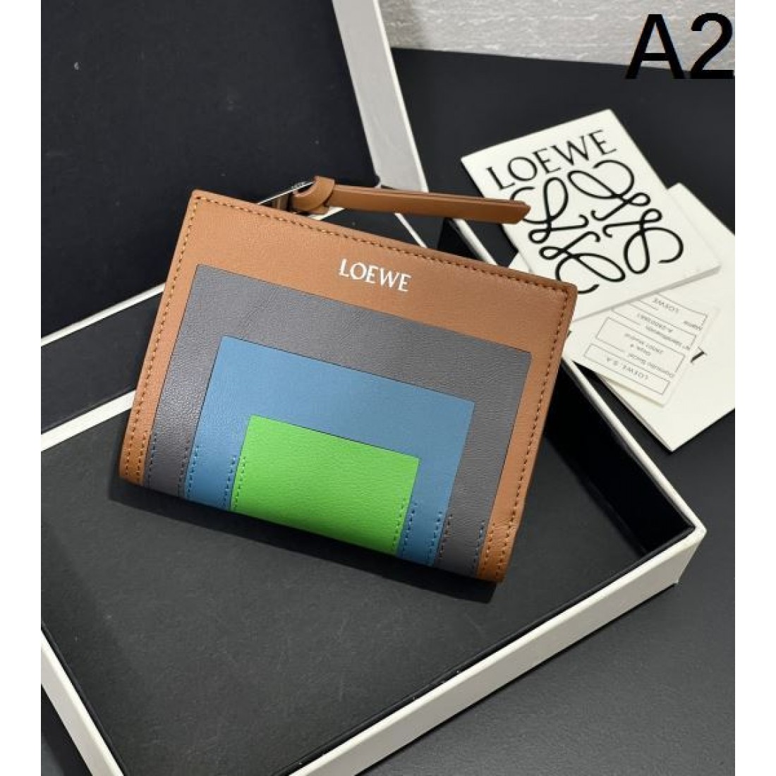 上質 ナチュラル LOEWE ロエベ コピー 財布 洗練 大人向け