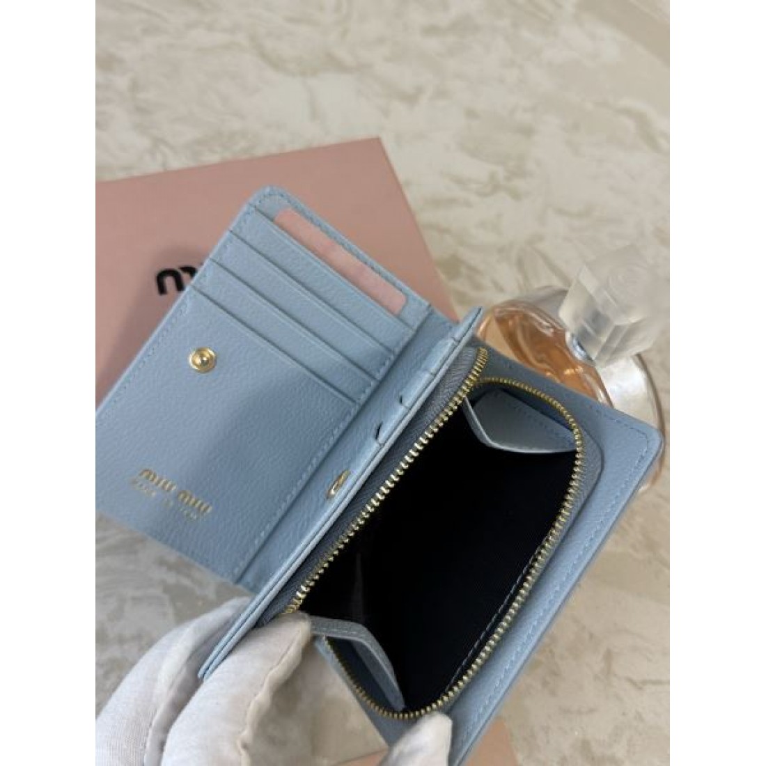 スタイリッシュ 可憐 MIU MIU ミュウミュウ コピー 財布 おしゃれ 高級感