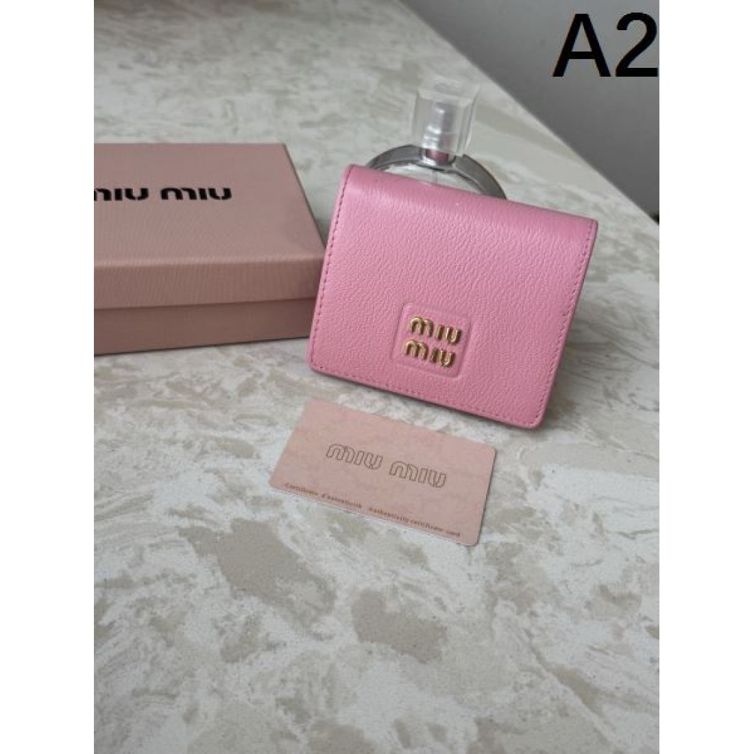 可愛い 上品 MIU MIU ミュウミュウ コピー 財布 エレガント 洗練