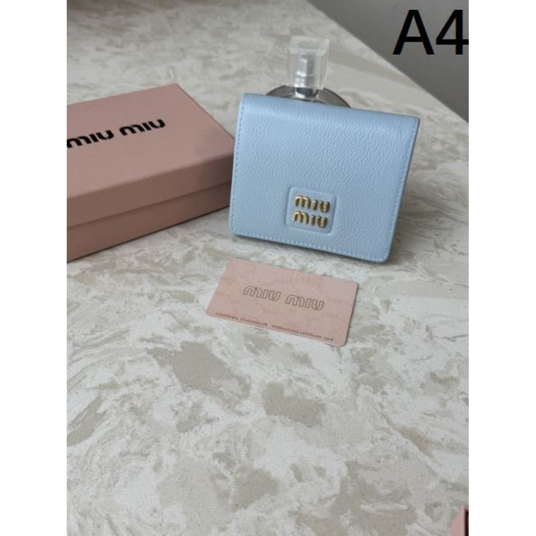 可愛い 上品 MIU MIU ミュウミュウ コピー 財布 エレガント 洗練