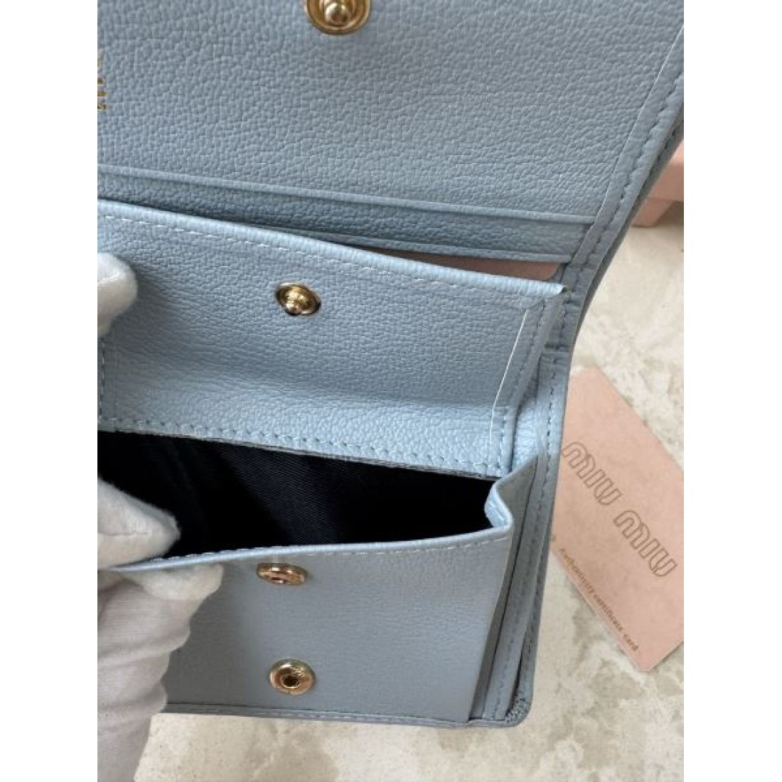 可愛い 上品 MIU MIU ミュウミュウ コピー 財布 エレガント 洗練