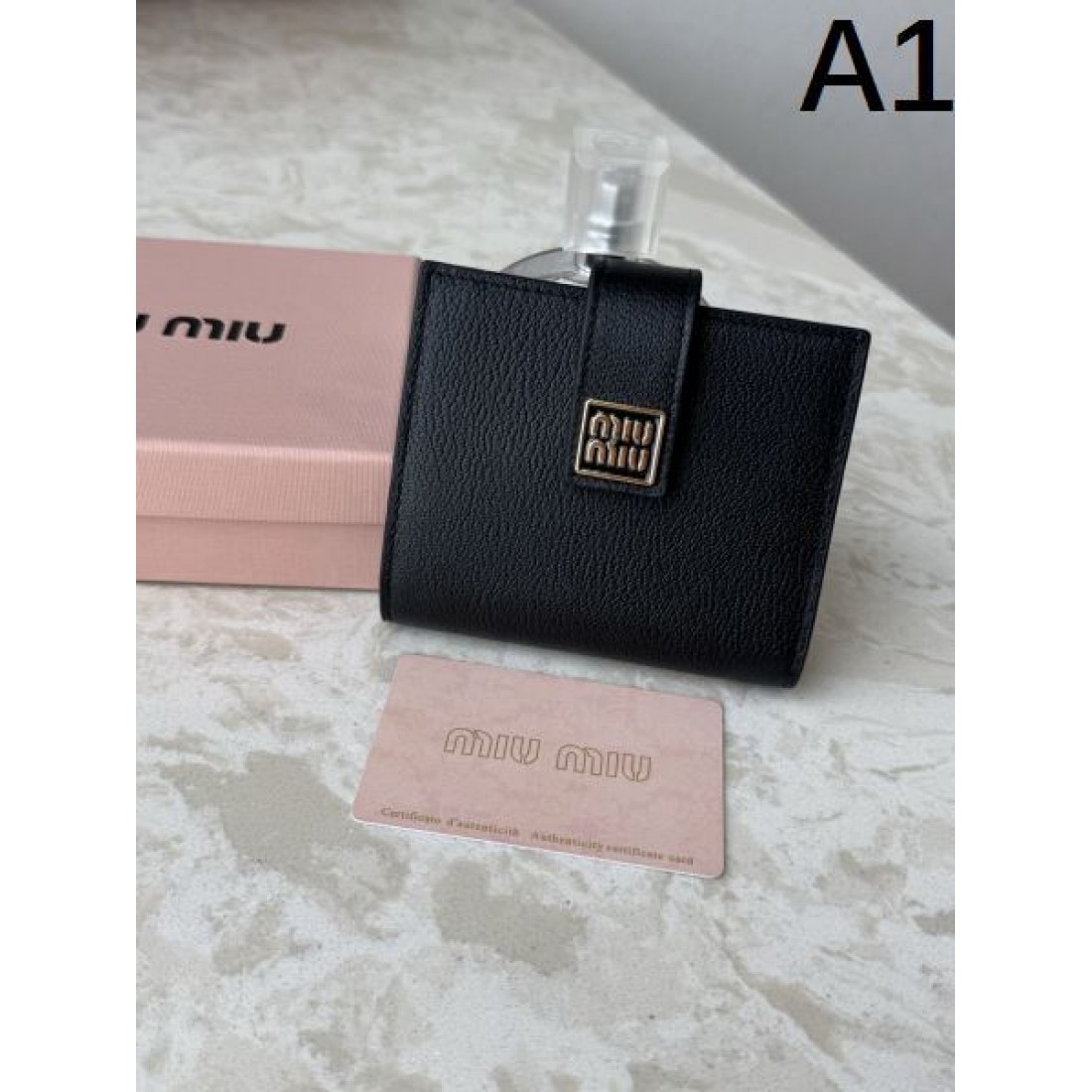 フェミニン エレガント MIU MIU ミュウミュウ コピー 財布 上品 洗練