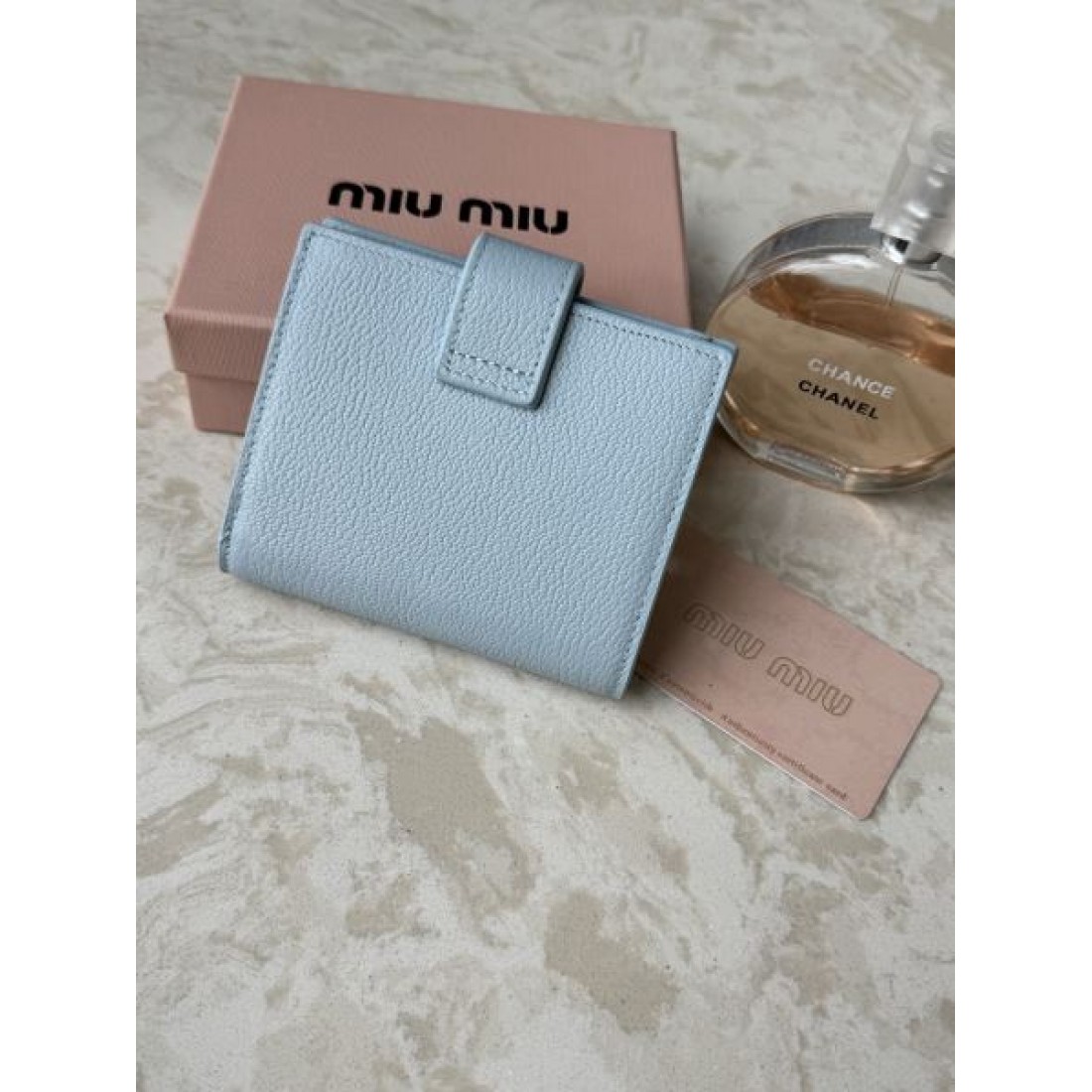 フェミニン エレガント MIU MIU ミュウミュウ コピー 財布 上品 洗練
