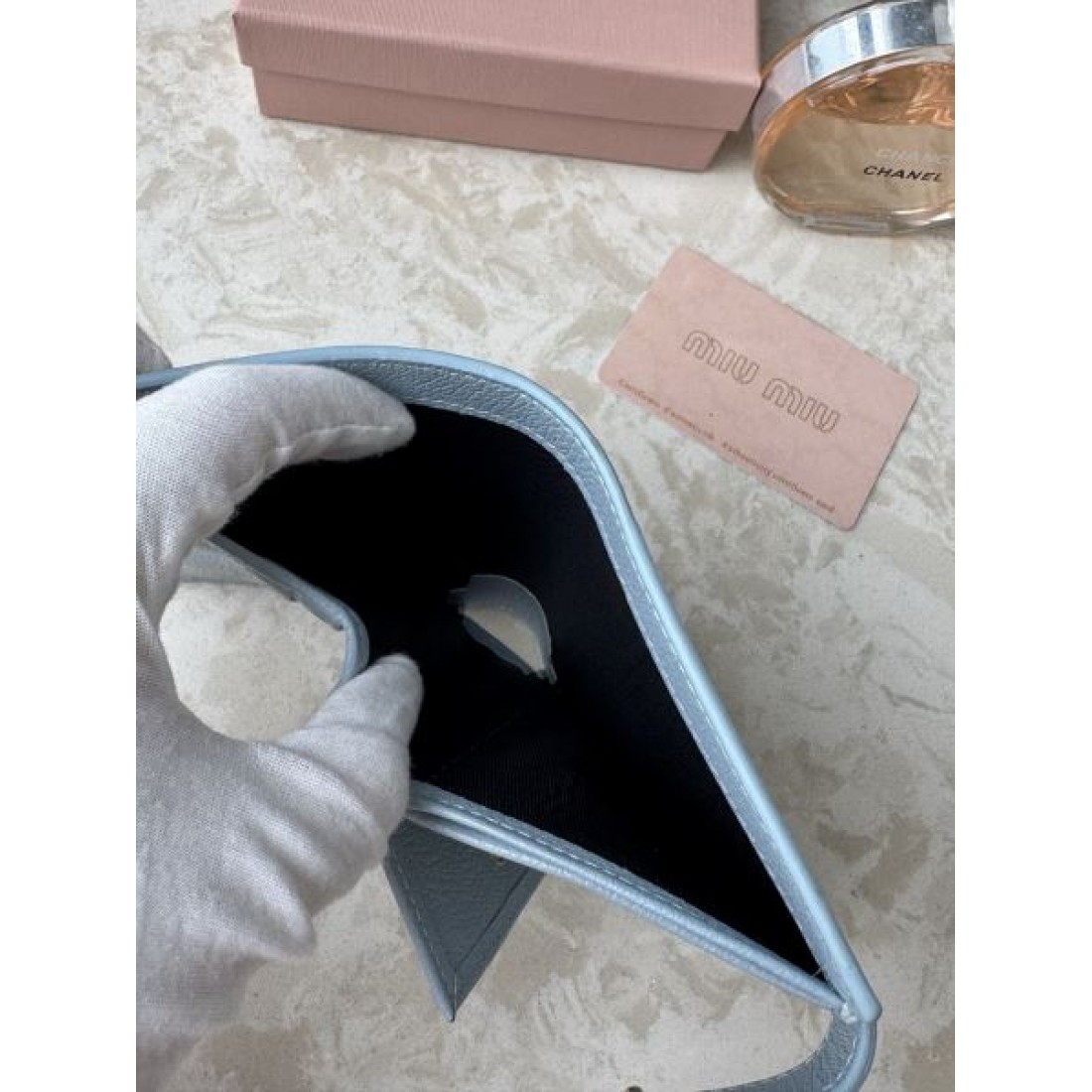 フェミニン エレガント MIU MIU ミュウミュウ コピー 財布 上品 洗練