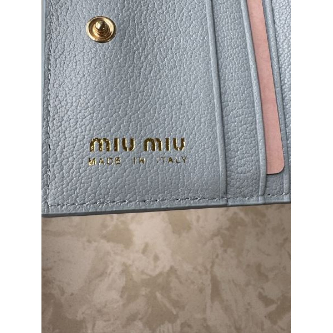 フェミニン エレガント MIU MIU ミュウミュウ コピー 財布 上品 洗練
