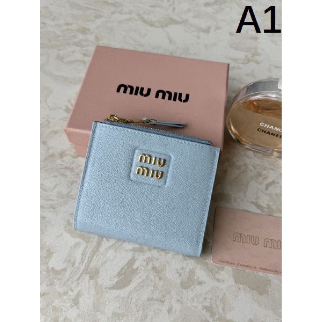 可愛い 上質 MIU MIU ミュウミュウ コピー 財布 フェミニン おしゃれ