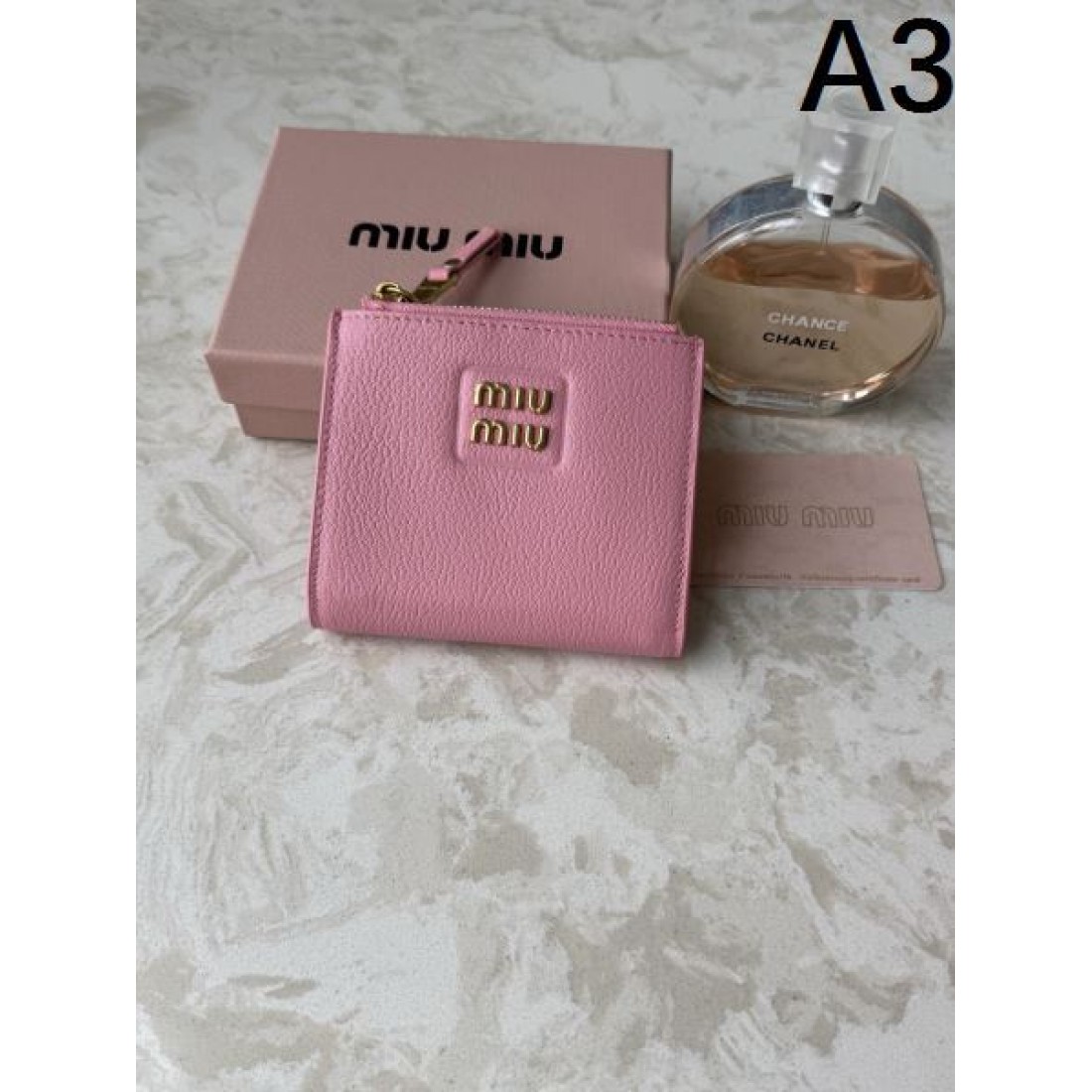 可愛い 上質 MIU MIU ミュウミュウ コピー 財布 フェミニン おしゃれ