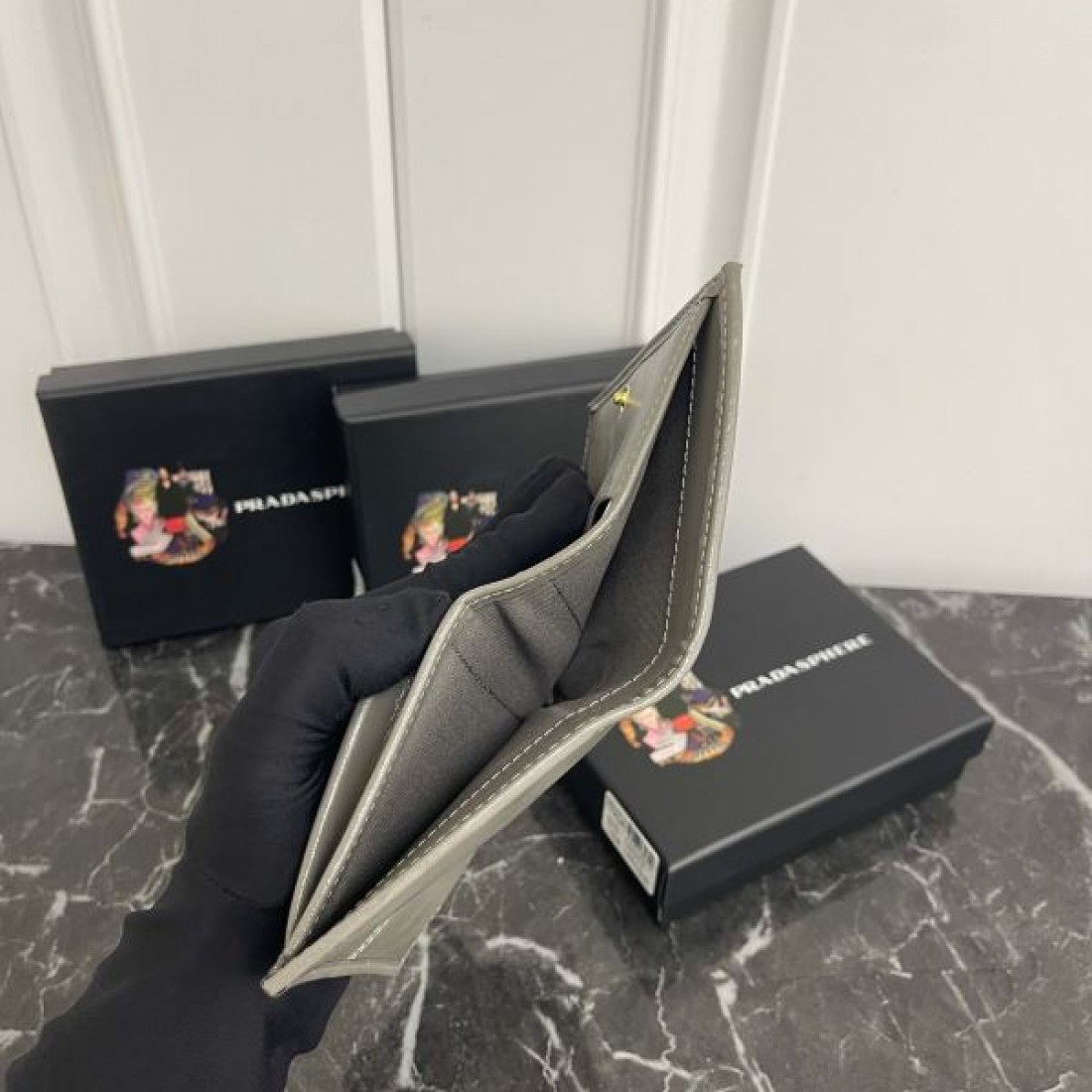 高級感 洗練 PRADA プラダ コピー 財布 モダン シンプル