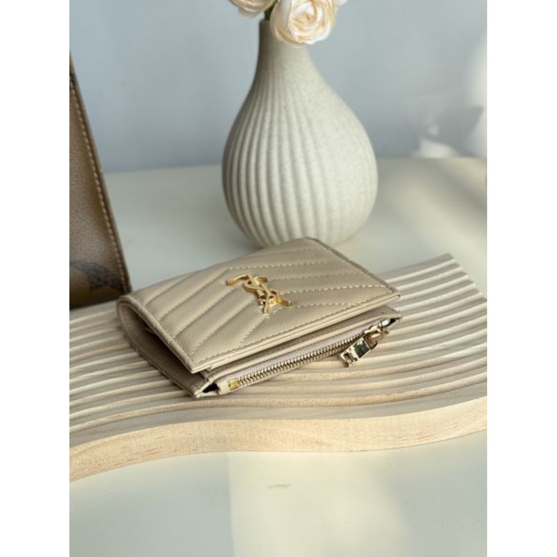 ラグジュアリー 上品 YSL イヴサンローラン コピー 財布 洗練 高級感