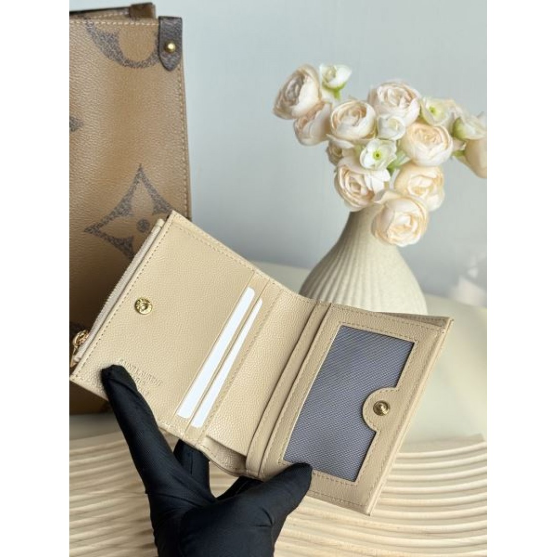 ラグジュアリー 上品 YSL イヴサンローラン コピー 財布 洗練 高級感