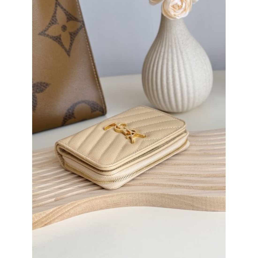 エレガント 高級 YSL イヴサンローラン 財布 大人っぽい 洗練