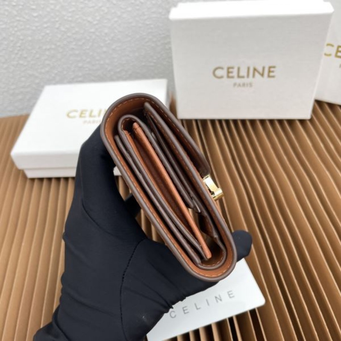 落ち着いた 上質 CELINE セリーヌ コピー 財布 エレガント 定番
