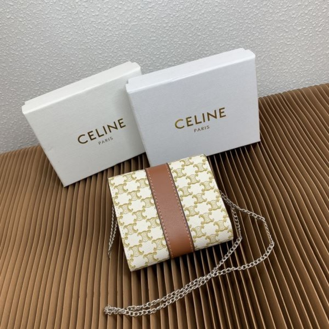 スタイリッシュ 洗練 CELINE セリーヌ コピー 財布 大人 クラシック