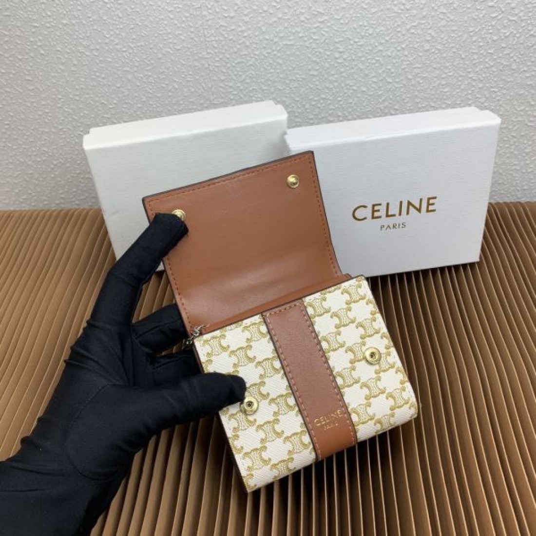 スタイリッシュ 洗練 CELINE セリーヌ コピー 財布 大人 クラシック