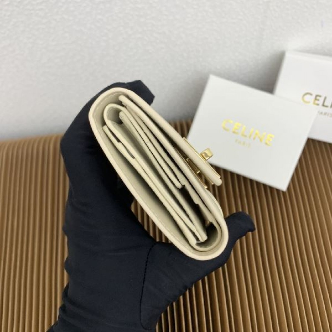 ミニマル 洗練 CELINE セリーヌ コピー 財布 上質 大人
