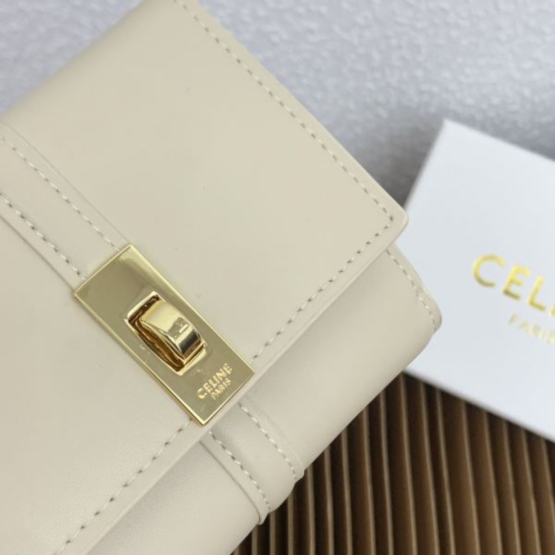 ミニマル 洗練 CELINE セリーヌ コピー 財布 上質 大人