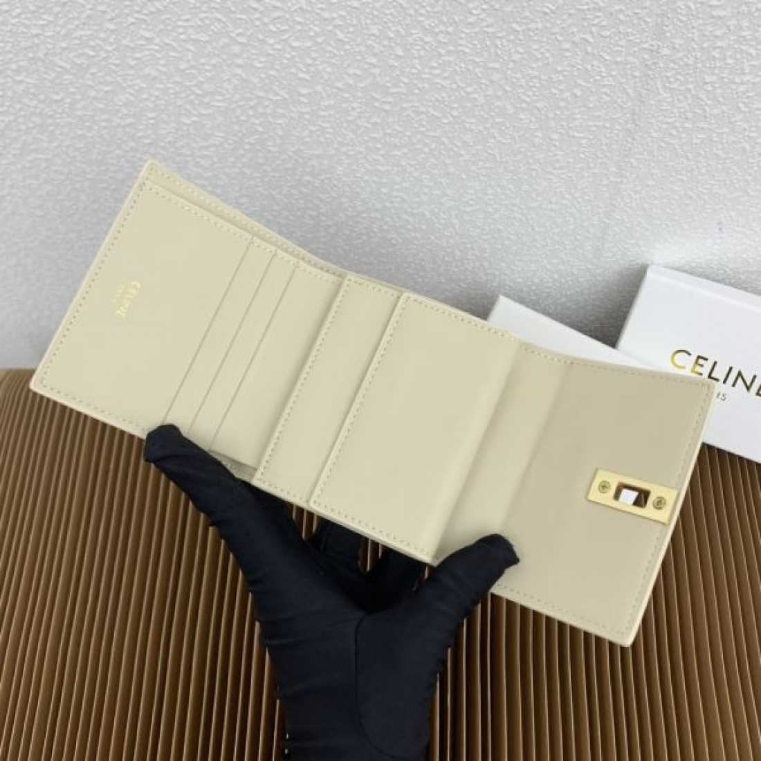 ミニマル 洗練 CELINE セリーヌ コピー 財布 上質 大人