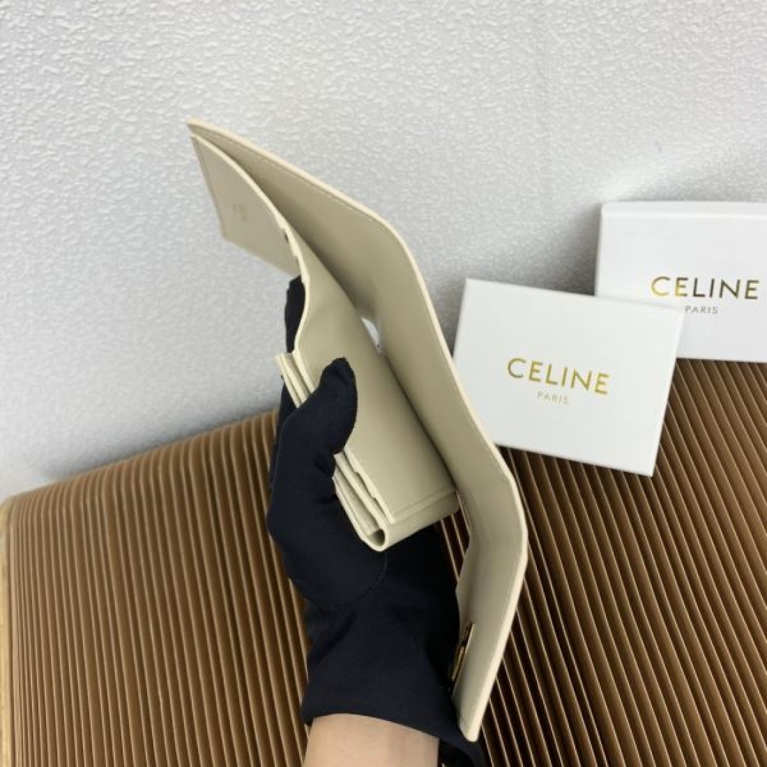 ミニマル 洗練 CELINE セリーヌ コピー 財布 上質 大人
